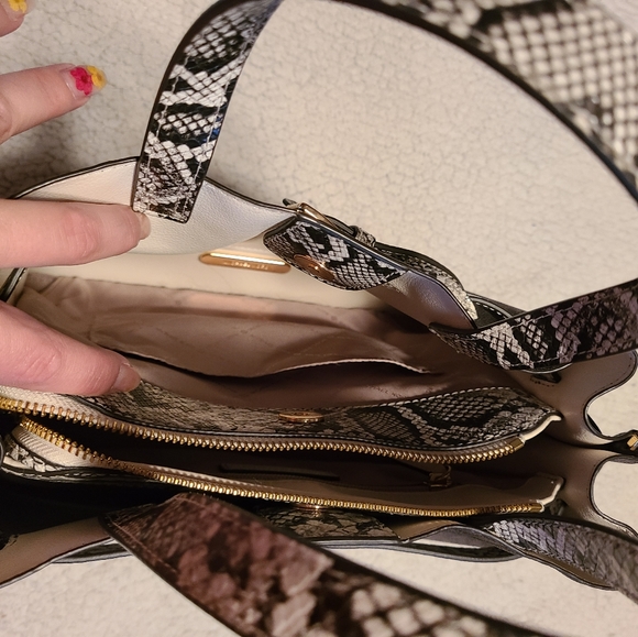 Michael Kors purse - Picture 3 of 8